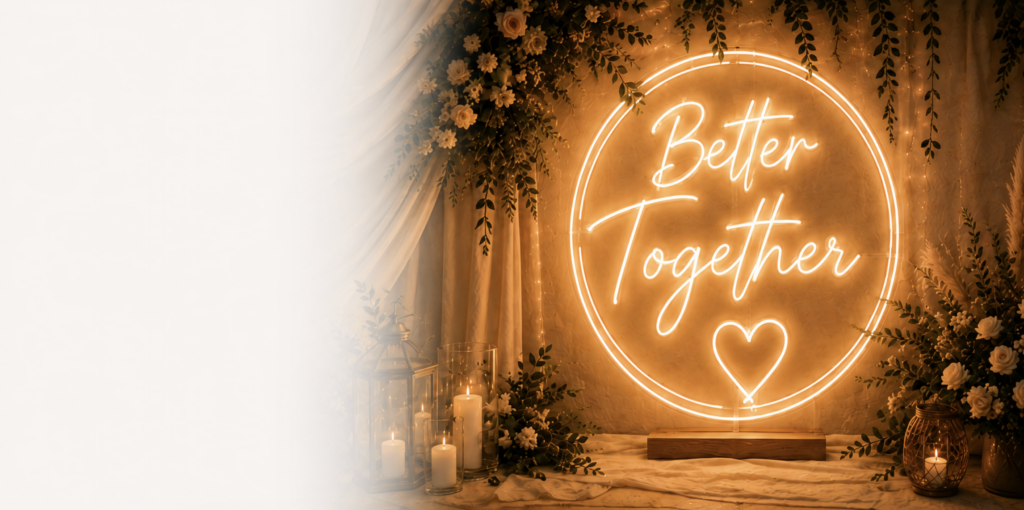 Néon lumineux "Better Together" pour décoration de mariage bohème, idéal pour un espace photobooth ou une salle de réception.